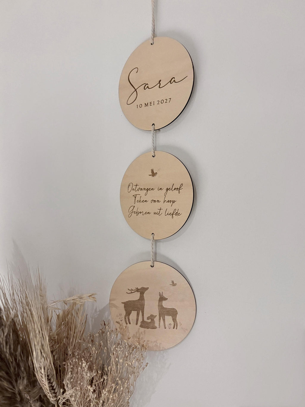 Houten geboorte info hanger | Design op basis van geboortekaartje