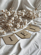 Gepersonaliseerde houten naamslinger met uitgesneden letters