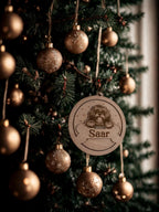 Gepersonaliseerde houten kerstbal met naam en ras
