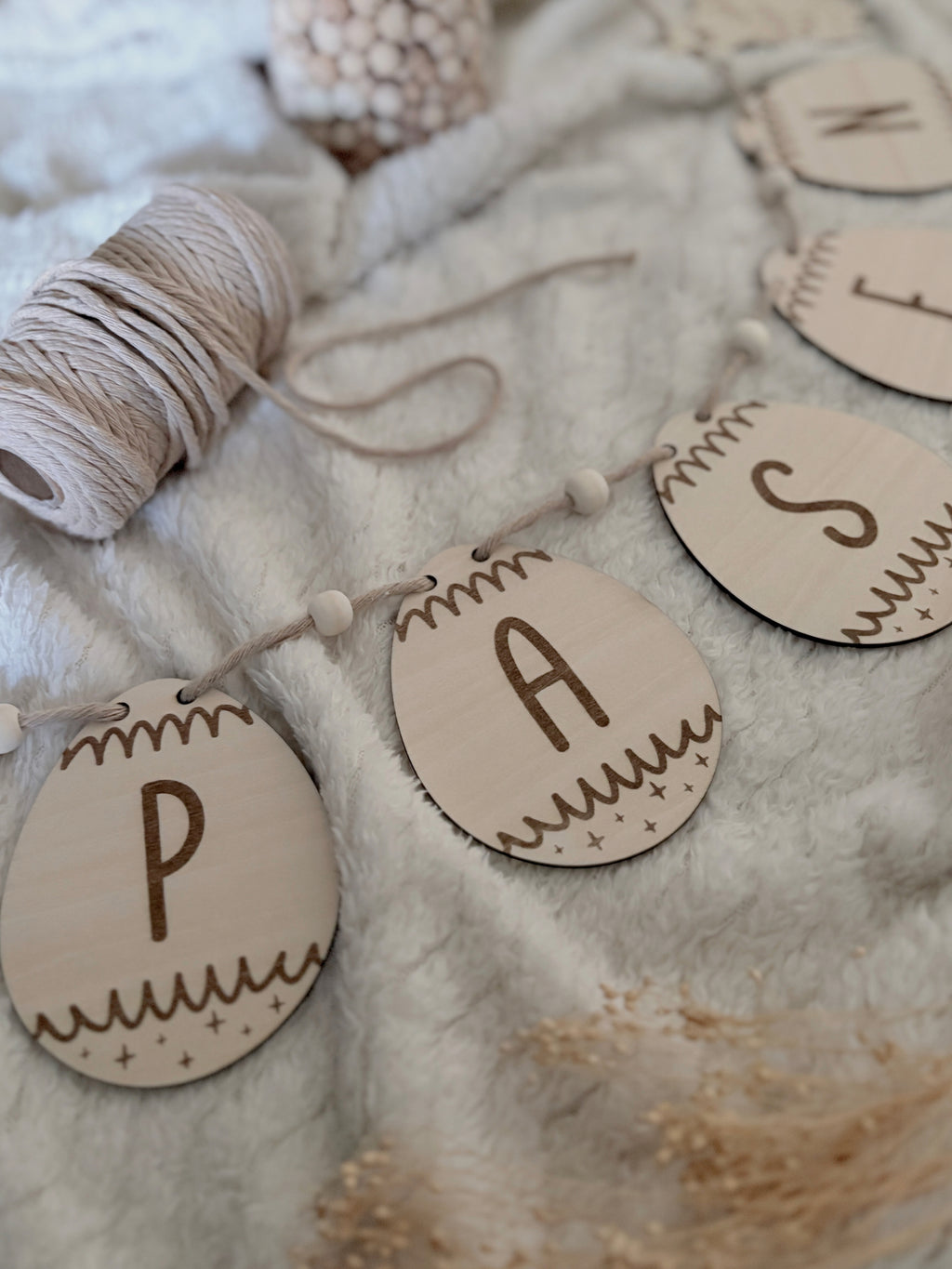 Houten paasslinger “Pasen” | Minimalistische paasdecoratie