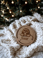 Gepersonaliseerde houten kerstbal met naam en ras
