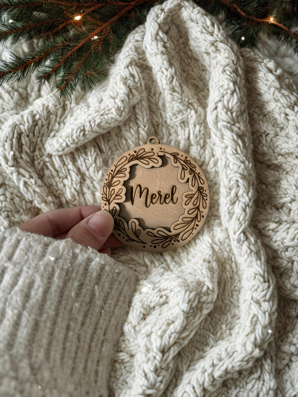 Gepersonaliseerde houten kerstbal met naam en ras