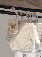 Houten maathangers baby voor kledingkast | Botanisch design