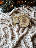Gepersonaliseerde houten kerstbal met naam en ras