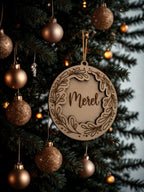 Gepersonaliseerde houten kerstbal met naam en ras