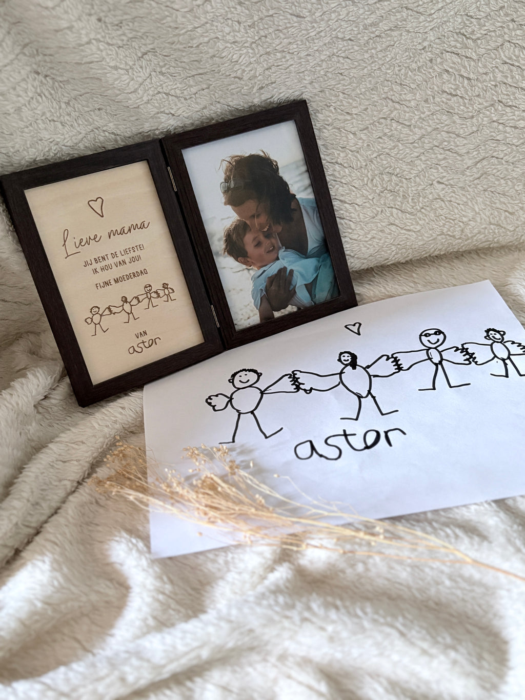 Houten tweeluik fotolijst | Kindertekening gegraveerd