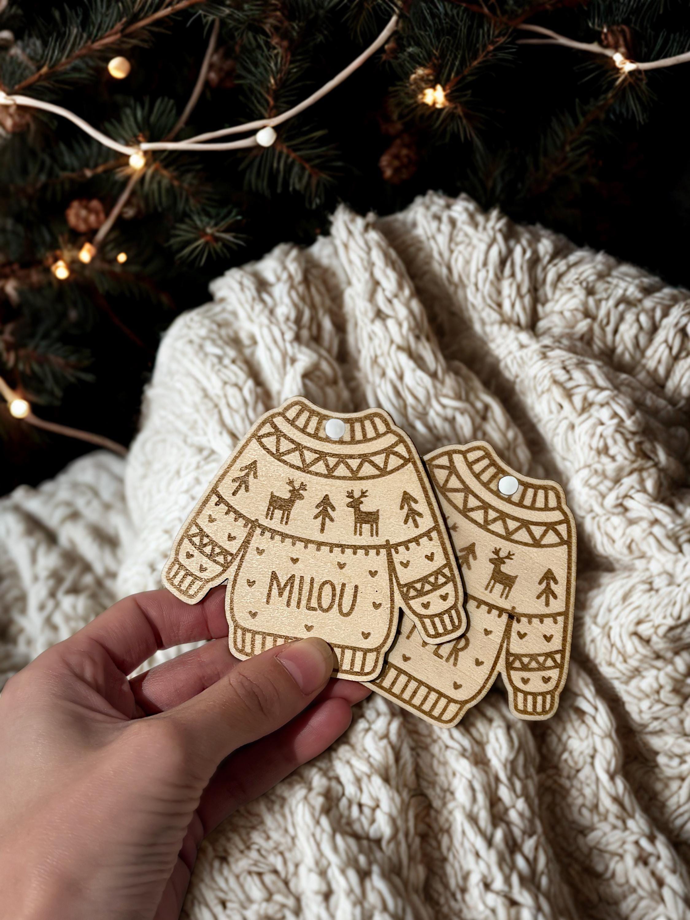 Gepersonaliseerd houten kersttrui ornament met naam