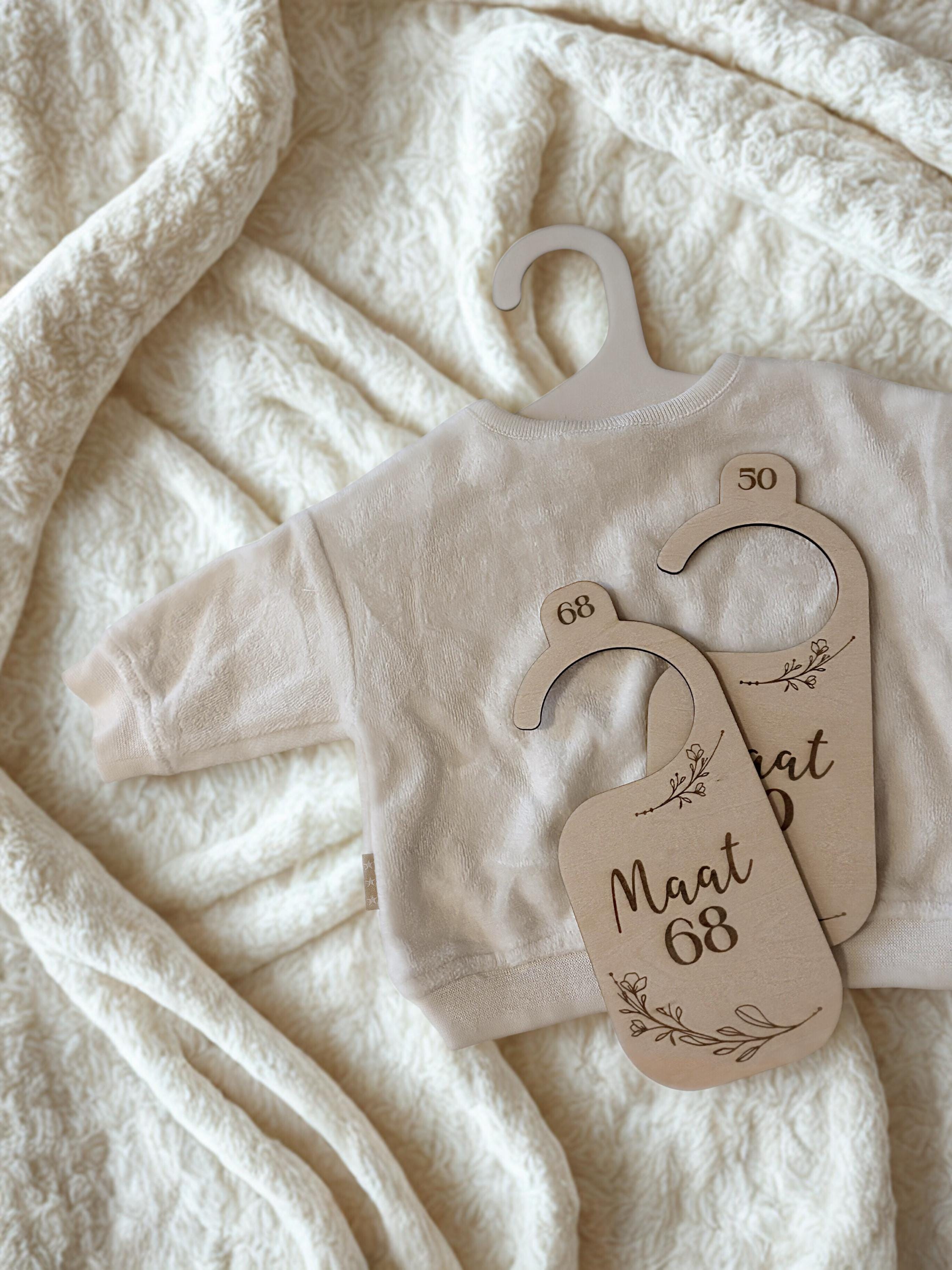 Houten maathangers baby voor kledingkast | Botanisch design
