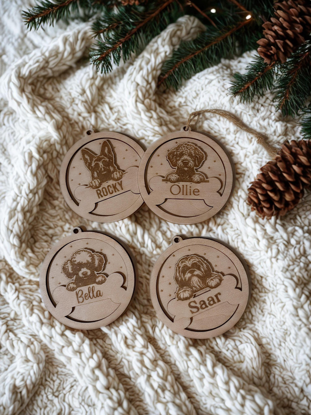 Gepersonaliseerde houten kerstbal met naam en ras
