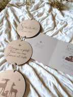 Houten geboorte info hanger | Design op basis van geboortekaartje