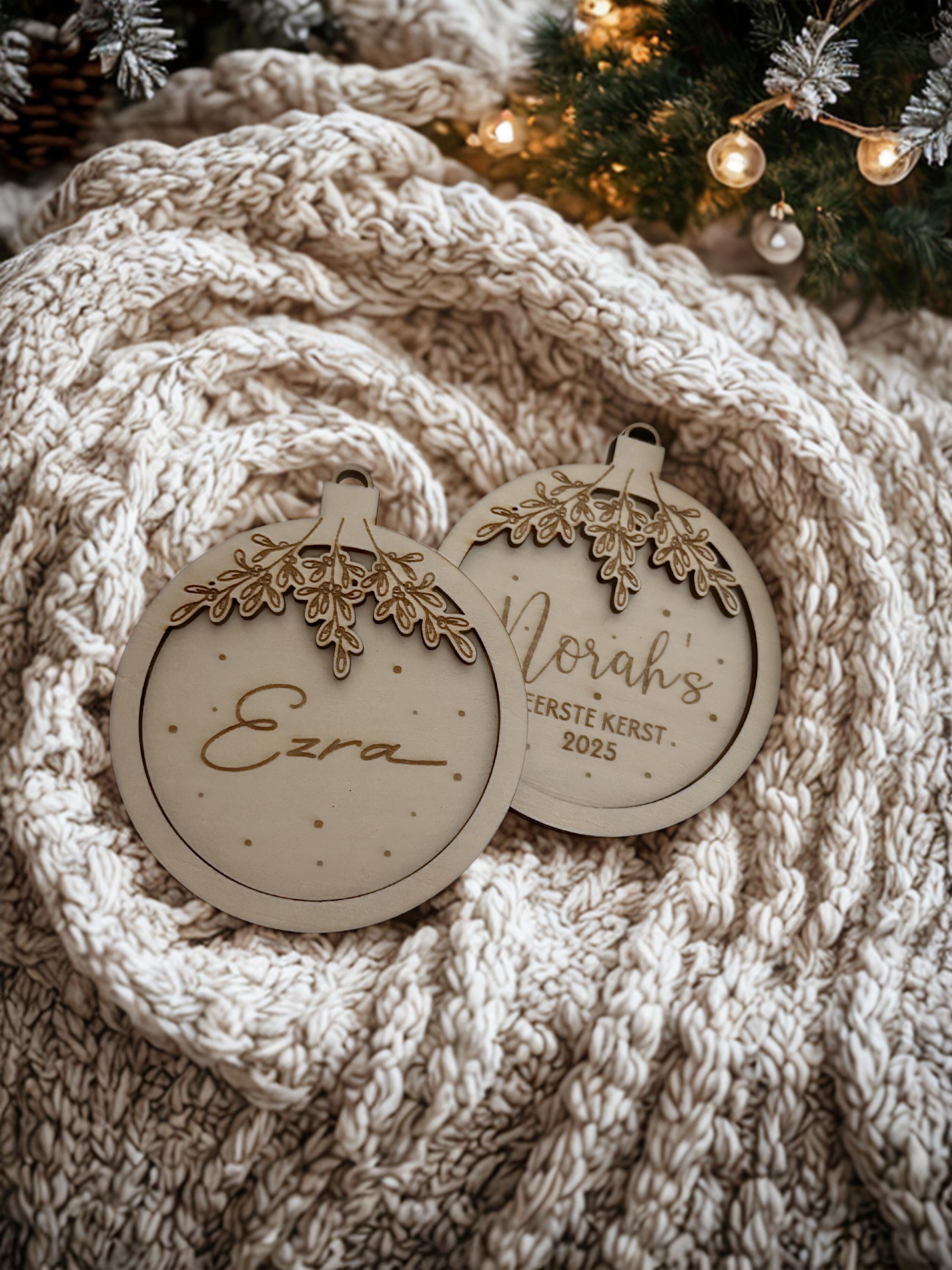Gepersonaliseerde houten kerstbal Eerste Kerst