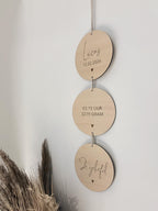 Gepersonaliseerde houten geboorte hanger 3-delig