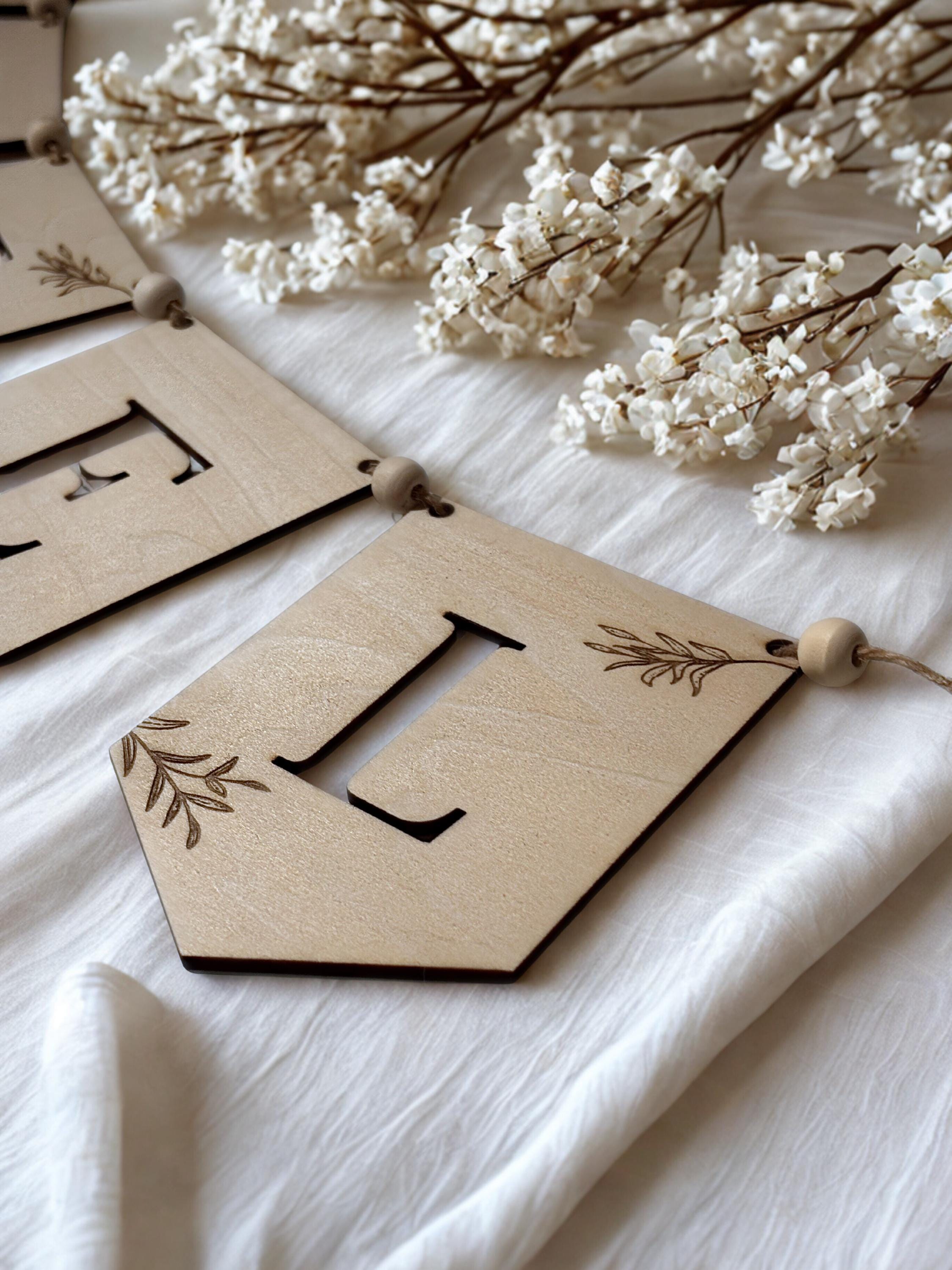 Gepersonaliseerde houten naamslinger met uitgesneden letters